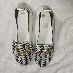 Womens Black & White Houndstooth Chain Loafers